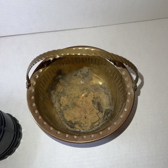 Vintage Brass Basket dish With Handle - Picture 4 of 5